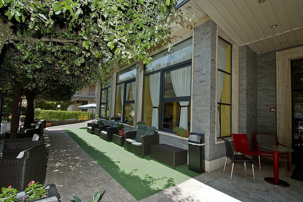 Hotel Mediterraneo Chianciano Terme Bagian luar foto