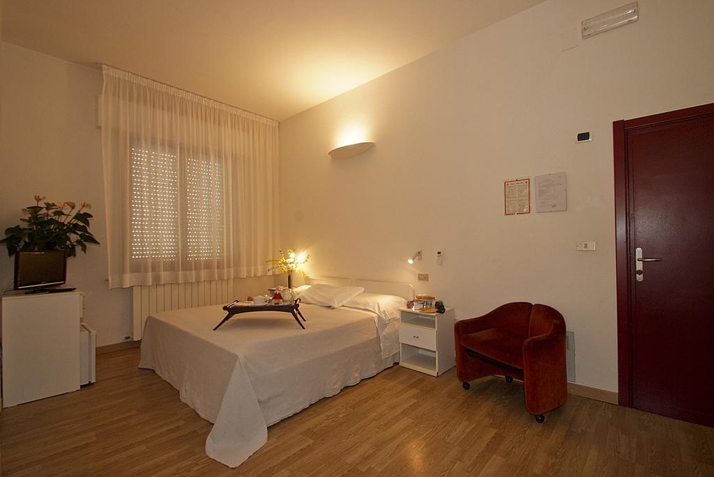 Hotel Mediterraneo Chianciano Terme Ruang foto