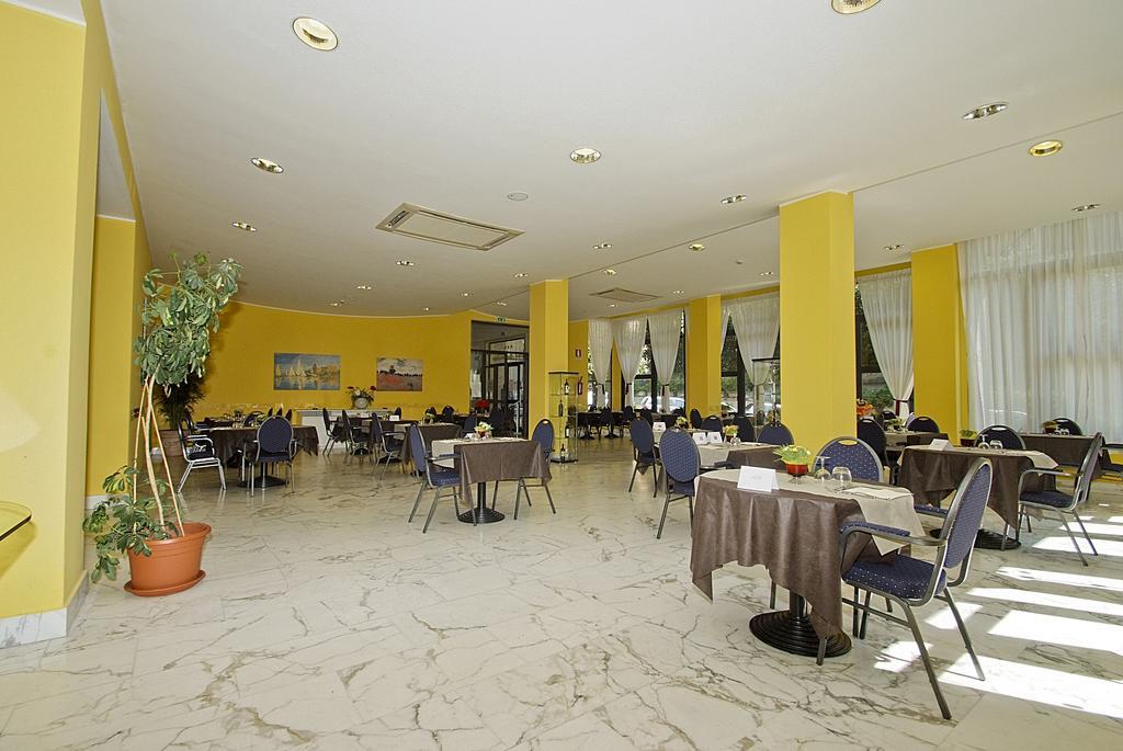 Hotel Mediterraneo Chianciano Terme Bagian luar foto